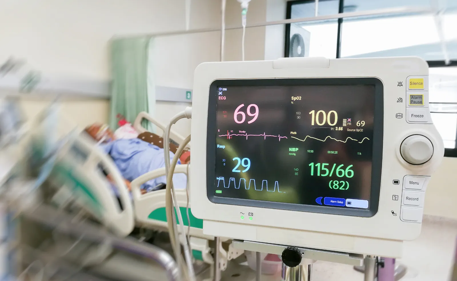 ¿Cuánto cuesta un Seguro de Gastos Médicos Mayores? De qué depende el precio en México